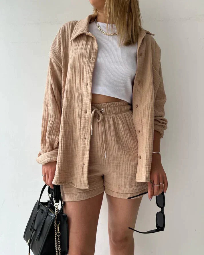 Relaxed two-piece set with shirt and shorts for women